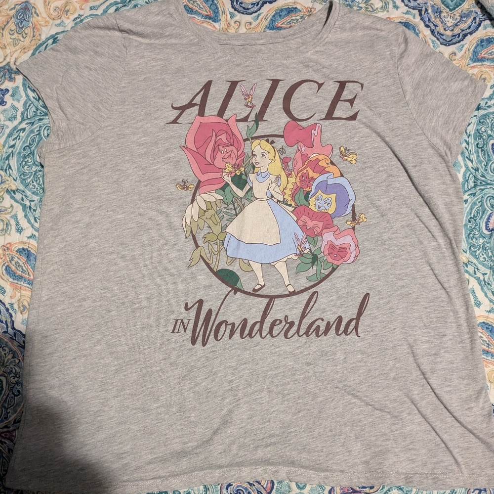Disney Brand Alice in Wonderland Woman's XXL Gray T-Shirt